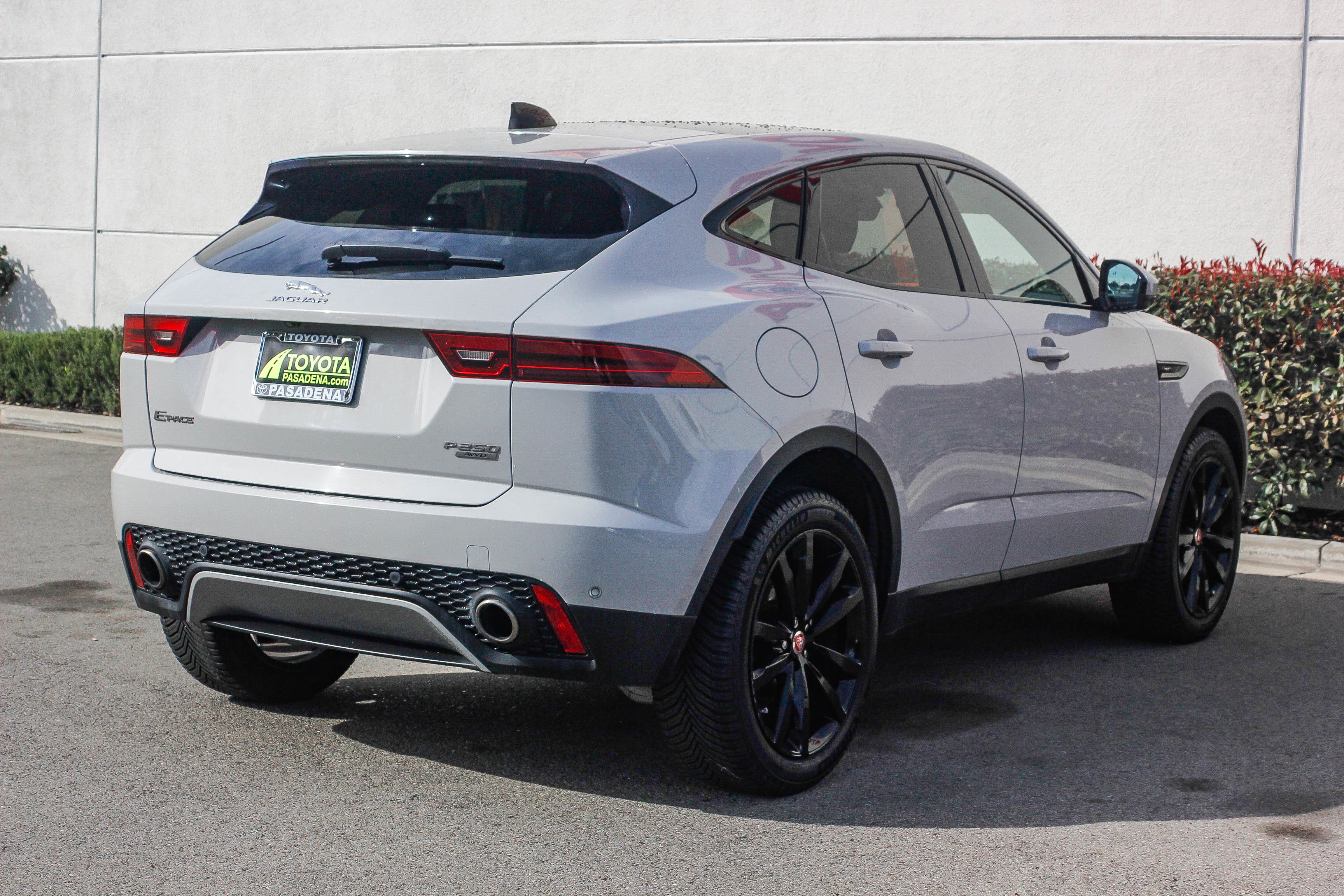 Used 2020 Jaguar E-PACE SE image 6