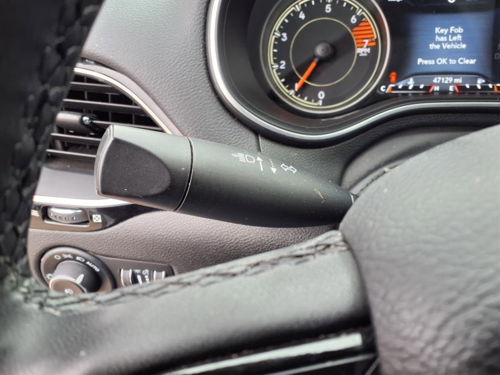 Used 2023 Jeep Cherokee Altitude Lux image 20