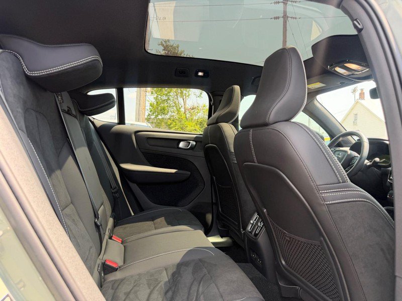 Used 2023 Volvo C40 P8 Recharge Ultimate AWD/4WD image 11