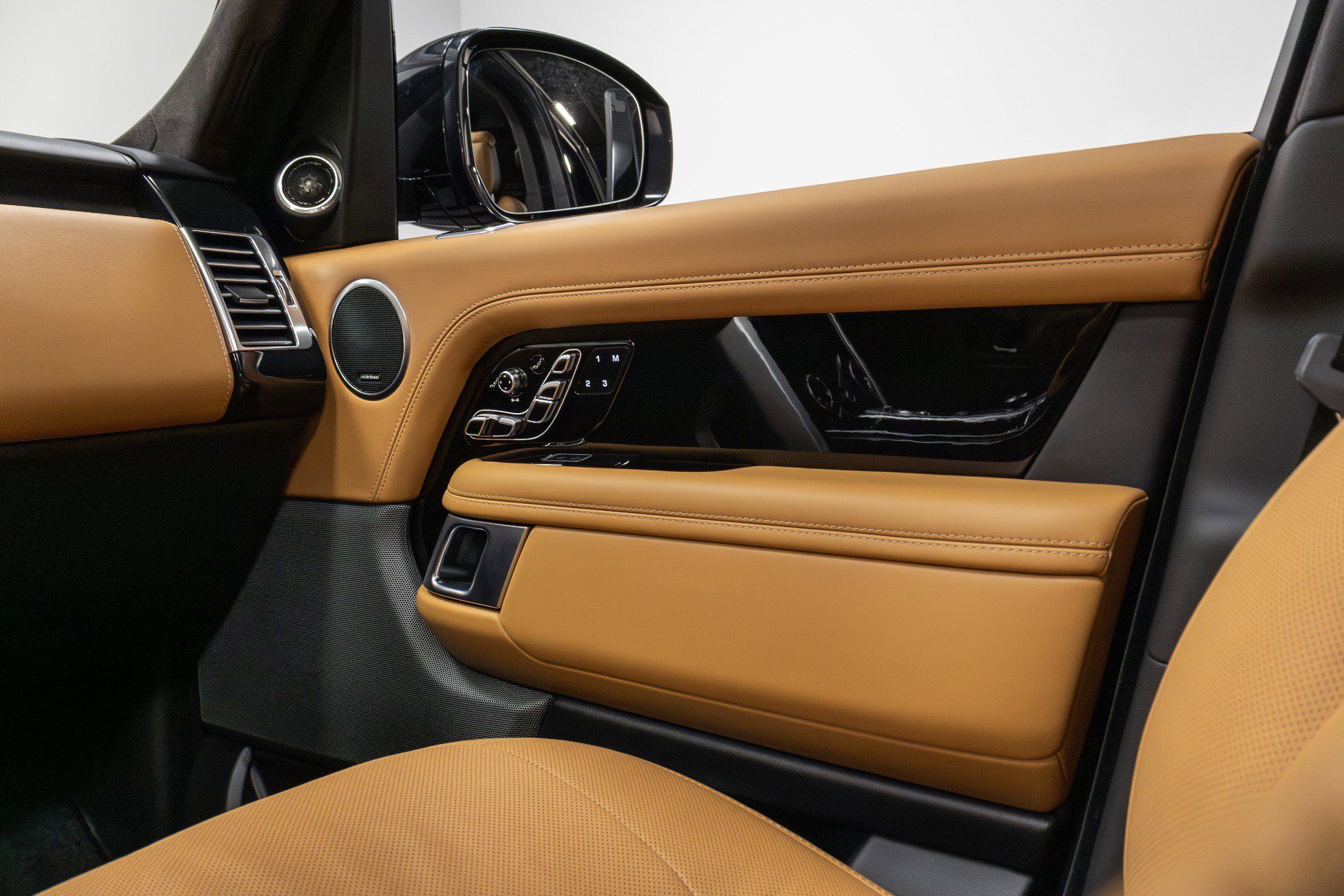 Used 2022 Land Rover Range Rover Autobiography image 49