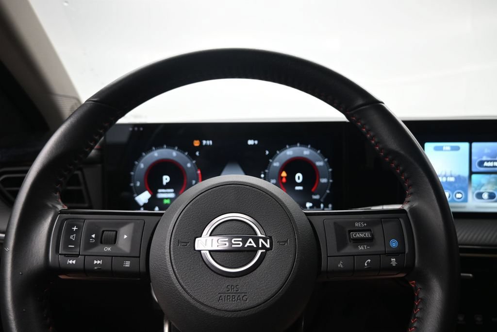 Used 2025 Nissan Kicks SR AWD/4WD image 14