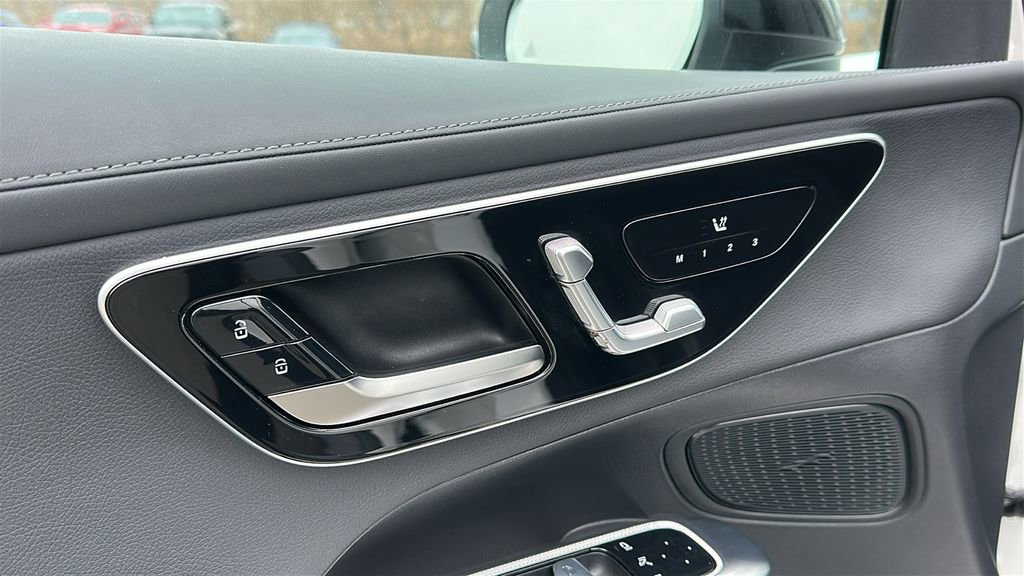 Used 2024 Mercedes-Benz GLC 300 4MATIC image 9