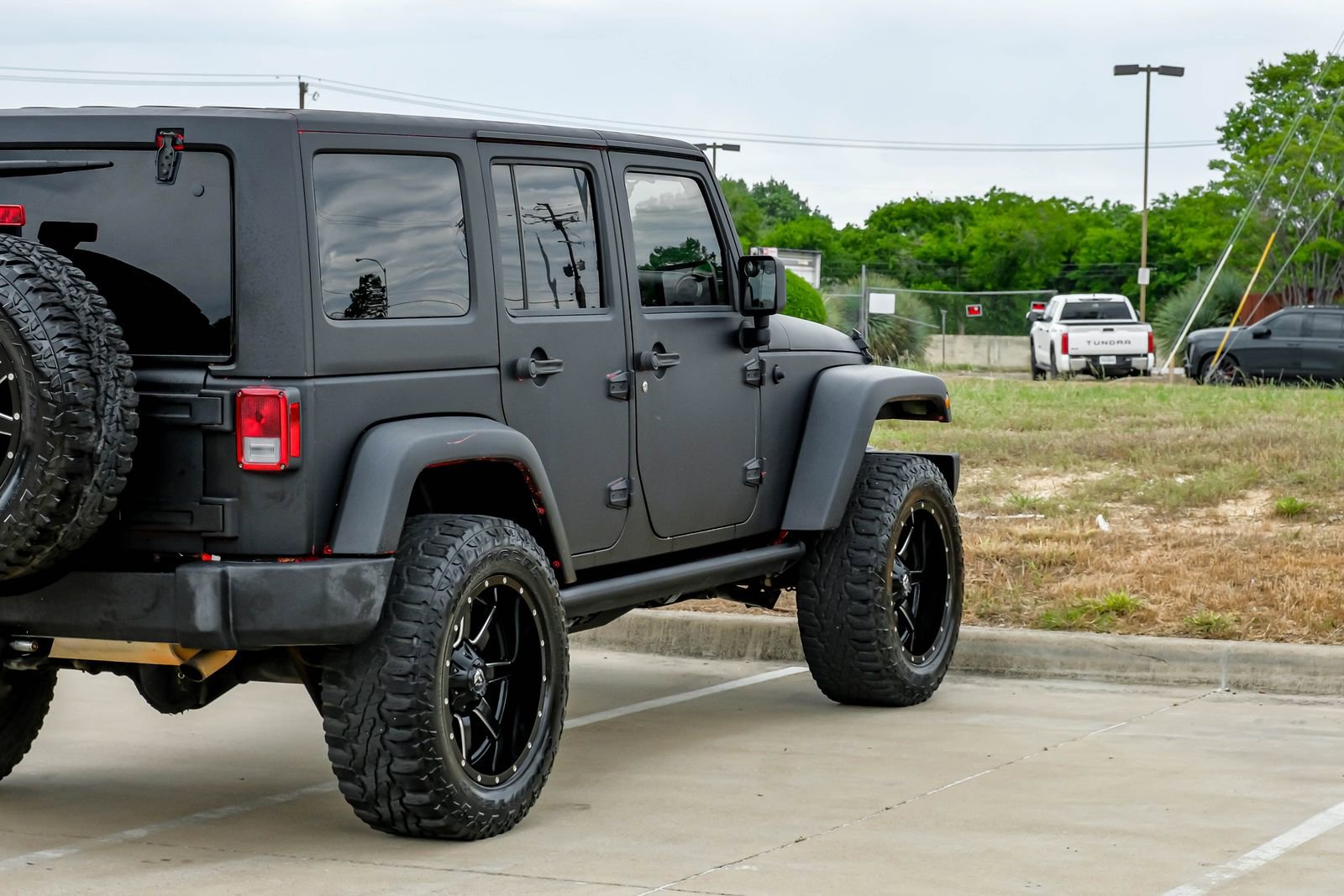 Used 2015 Jeep Wrangler Unlimited Sahara w/ Max Tow Package AWD/4WD image 11