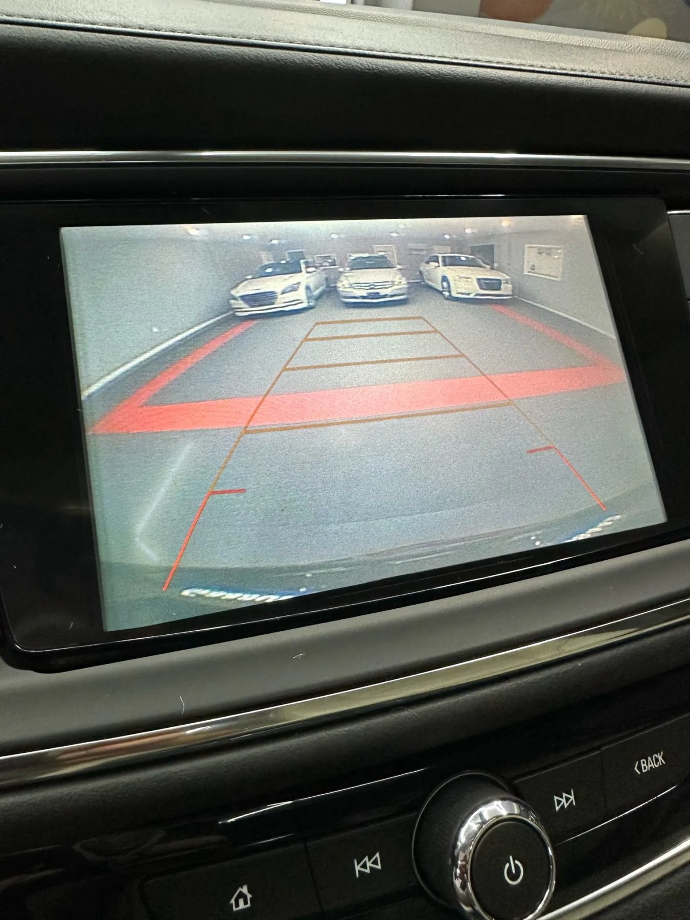 Used 2018 Buick Enclave Essence FWD image 18