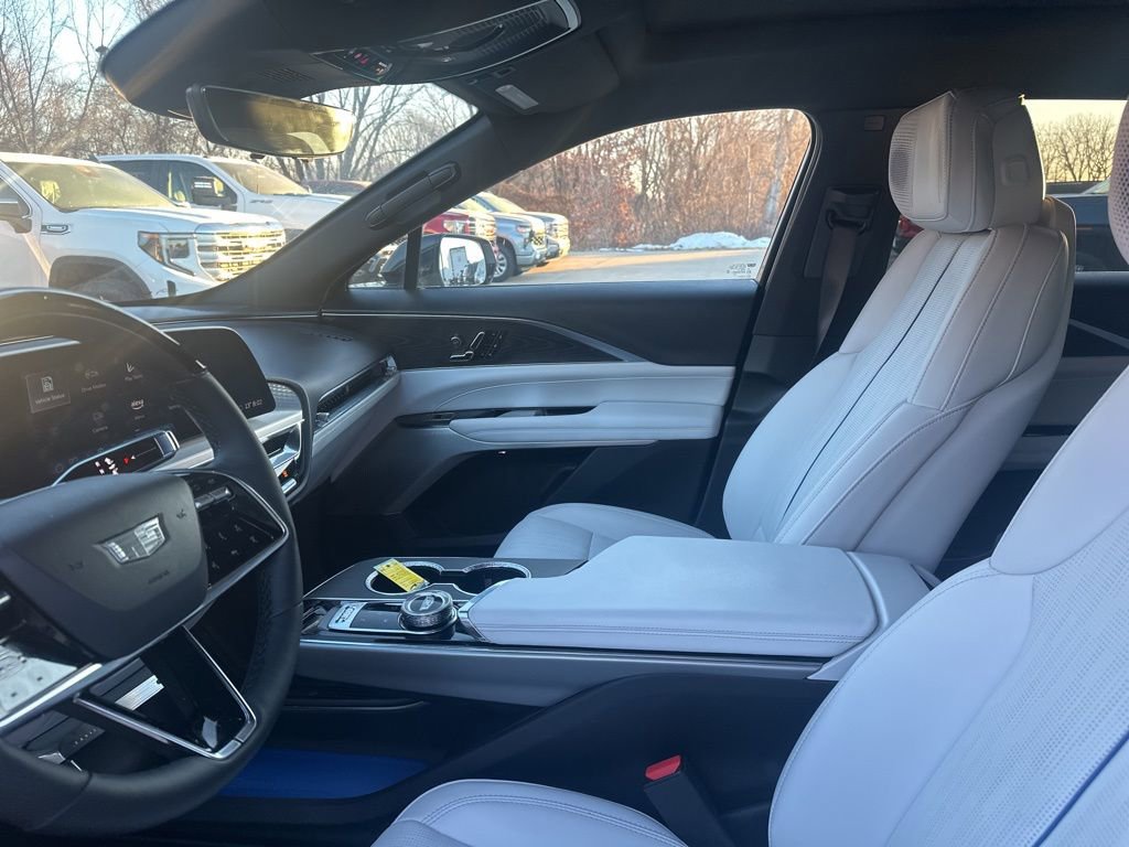 Used 2025 Cadillac Lyriq Luxury image 15