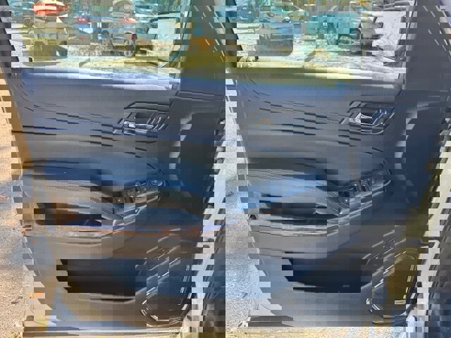 Used 2016 Chevrolet Suburban LT RWD image 9