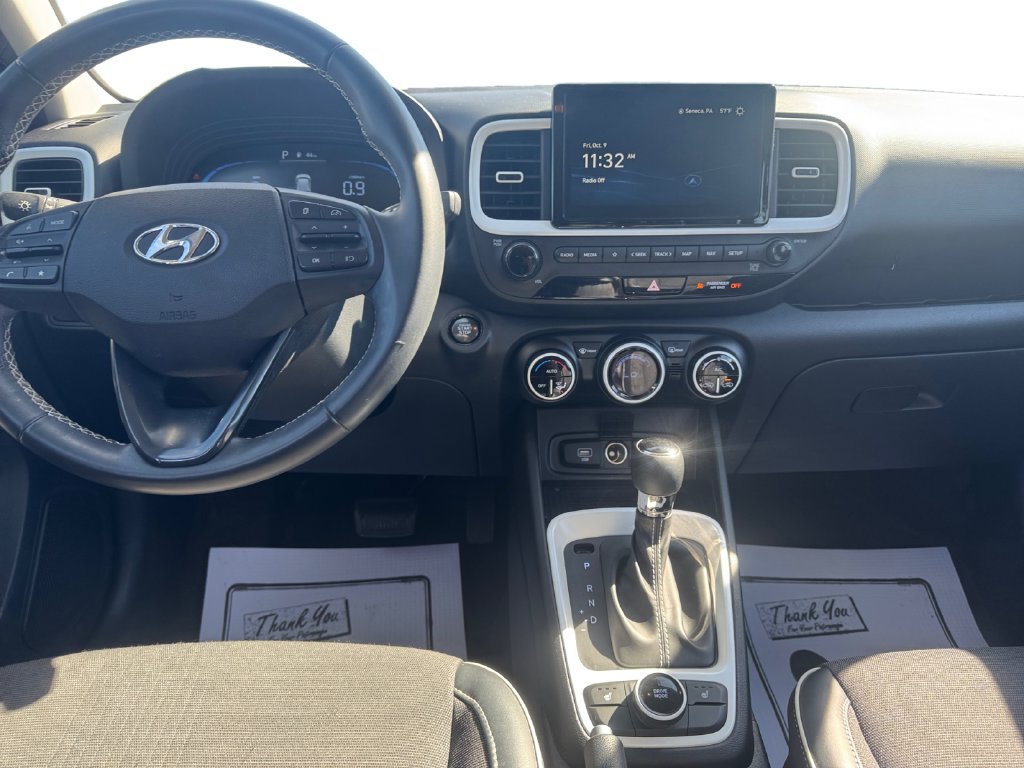 Used 2025 Hyundai Venue Limited FWD image 10