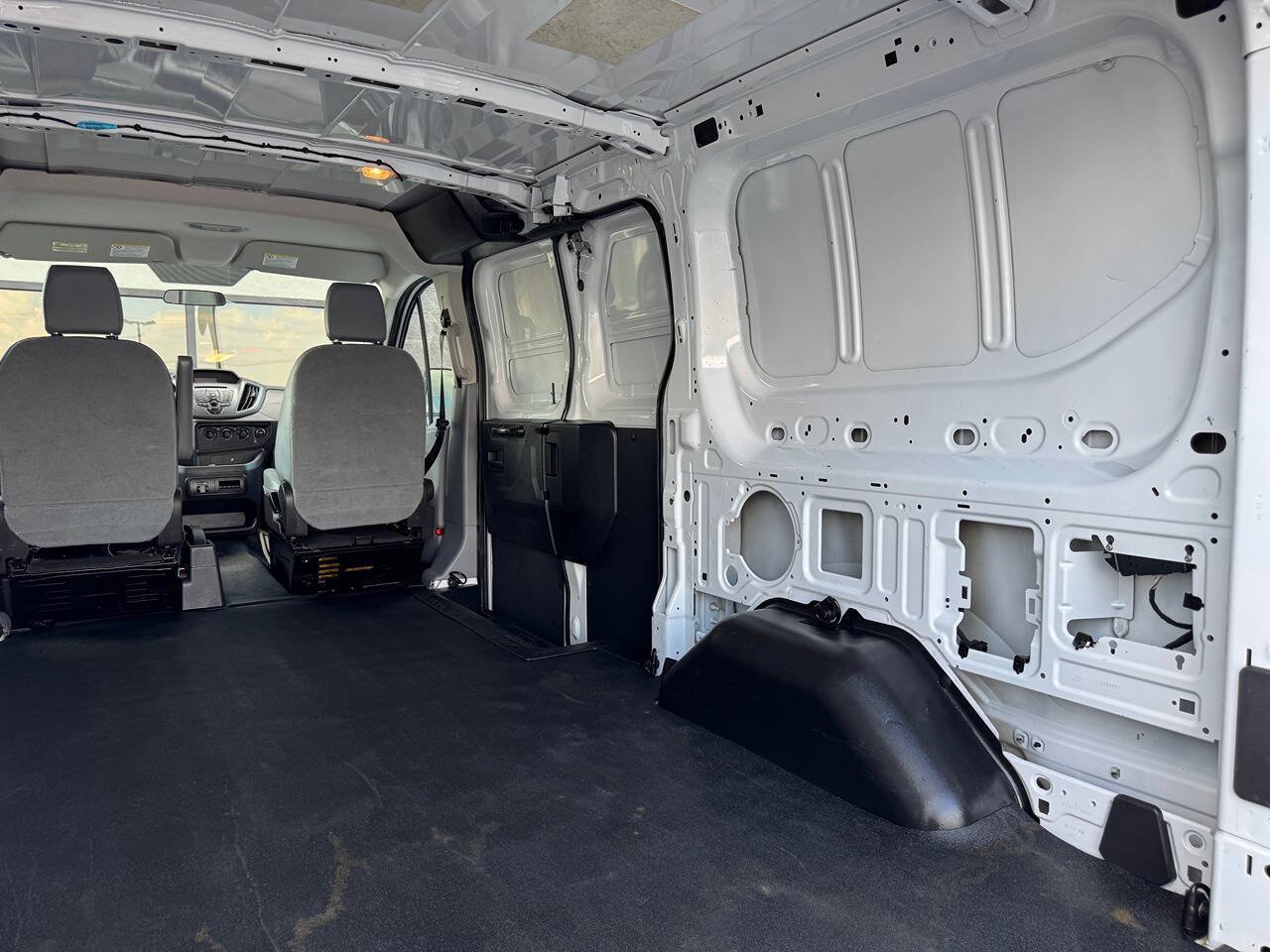 Used 2015 Ford Transit 150 130 Low Roof RWD image 11