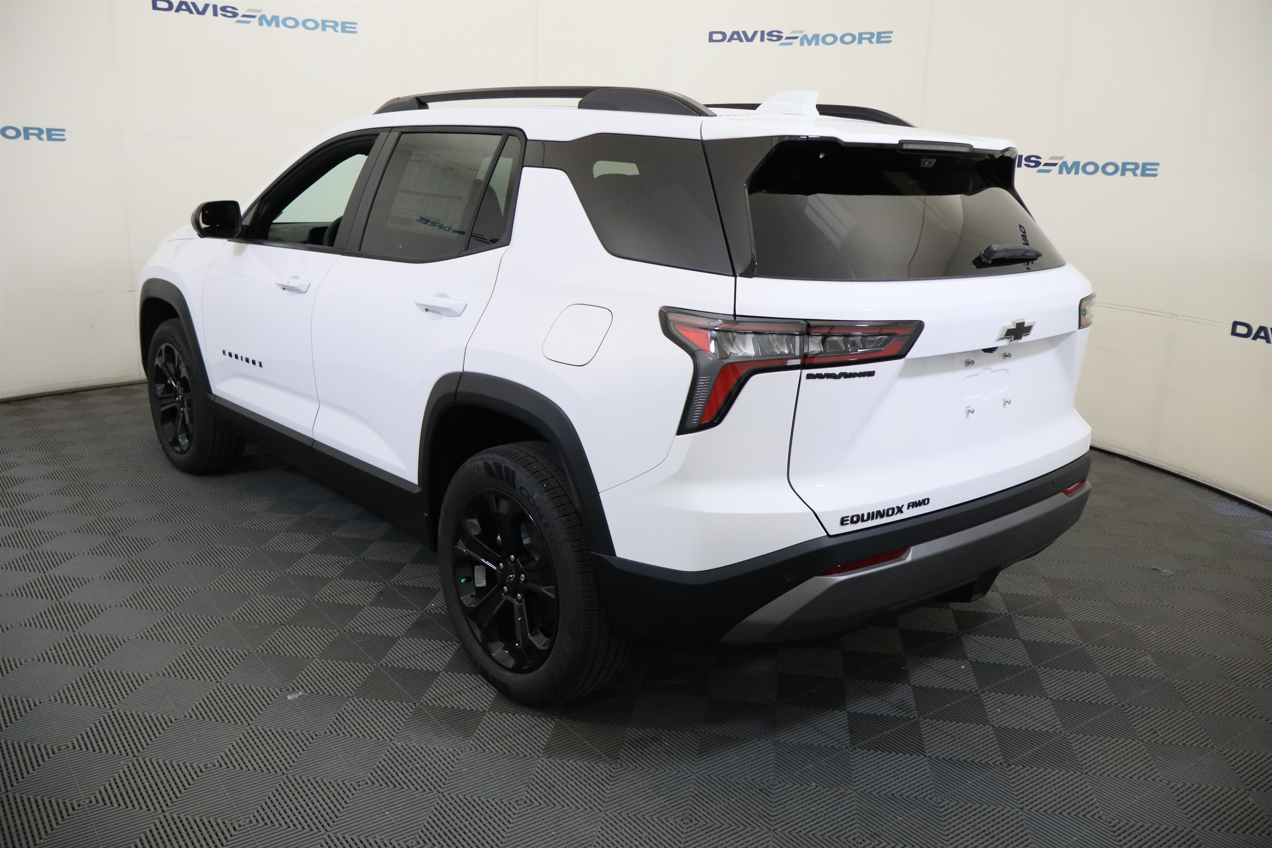New 2026 Chevrolet Equinox LT w/ Convenience Package II AWD/4WD image 10