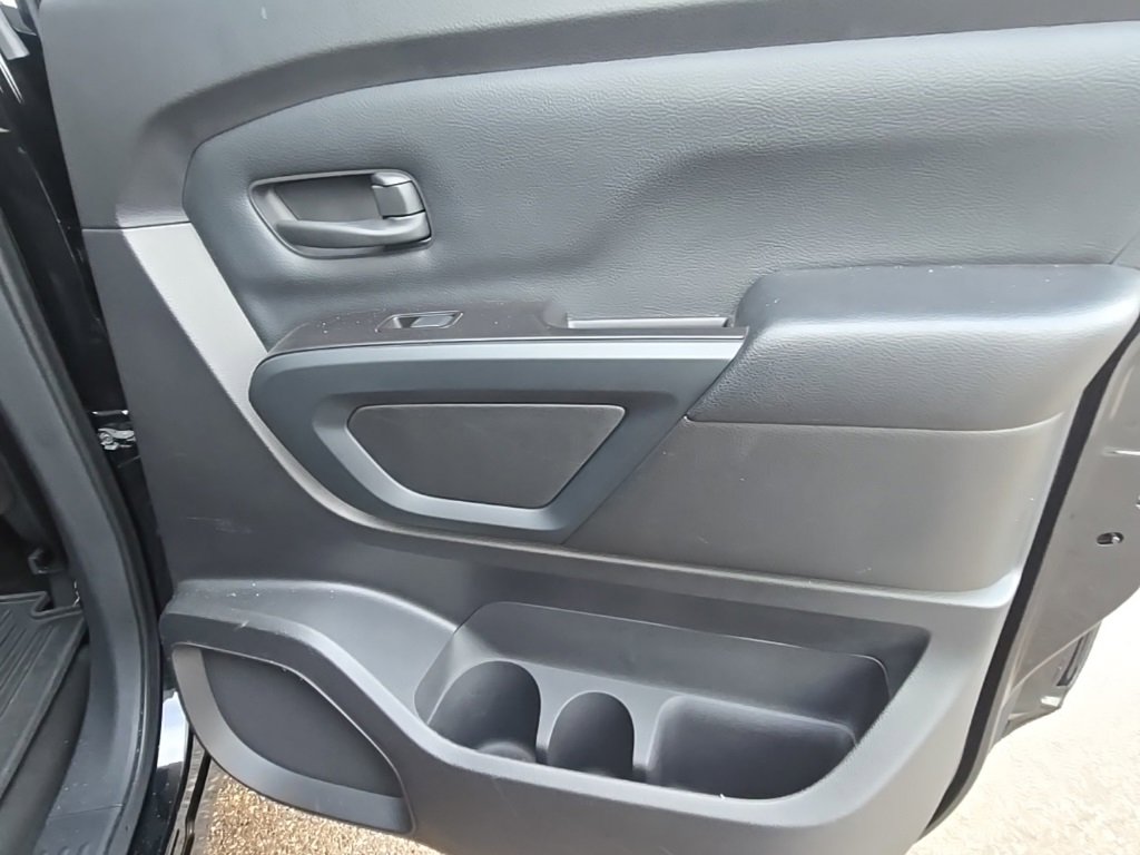 Used 2019 Nissan Titan S image 24