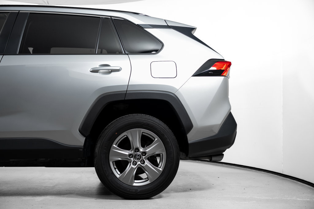 Used 2025 Toyota RAV4 XLE FWD image 13