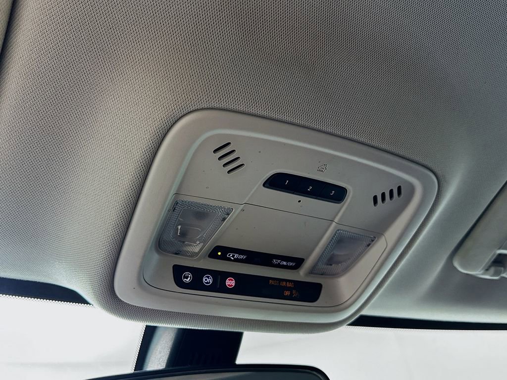 Used 2021 Chevrolet Traverse LT FWD image 34
