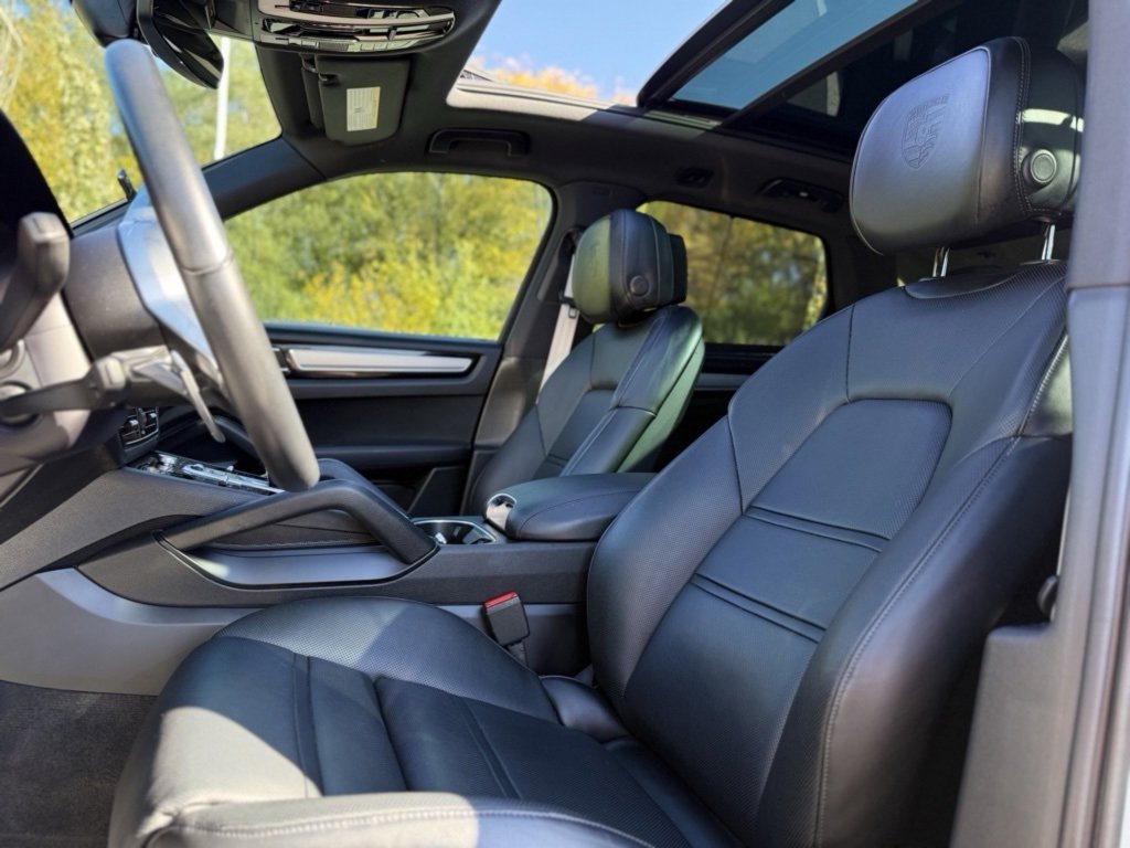 Used 2023 Porsche Cayenne image 25
