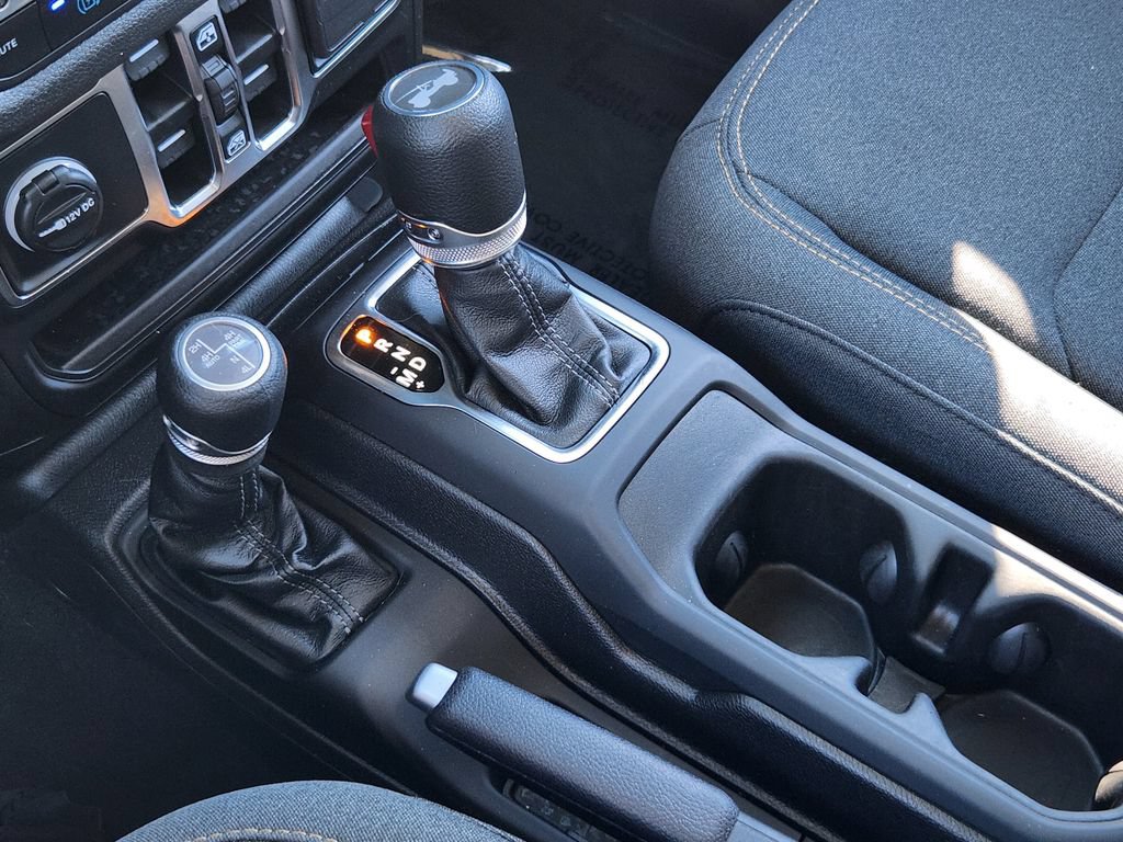 Used 2025 Jeep Wrangler Unlimited Sport S 4xe w/ Convenience Group AWD/4WD image 11
