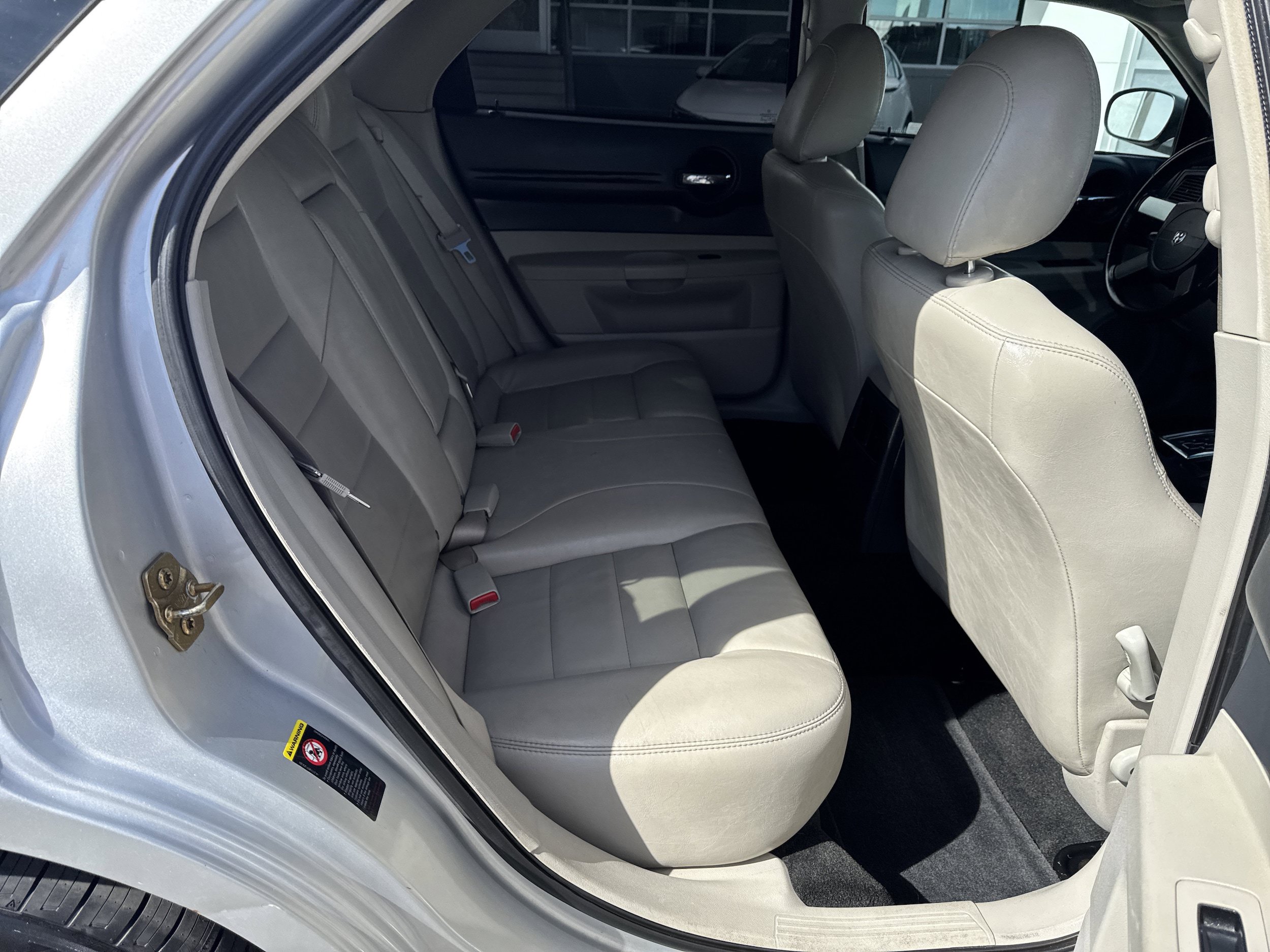 Used 2005 Dodge Magnum SXT w/ Comfort Seating Group AWD/4WD image 13