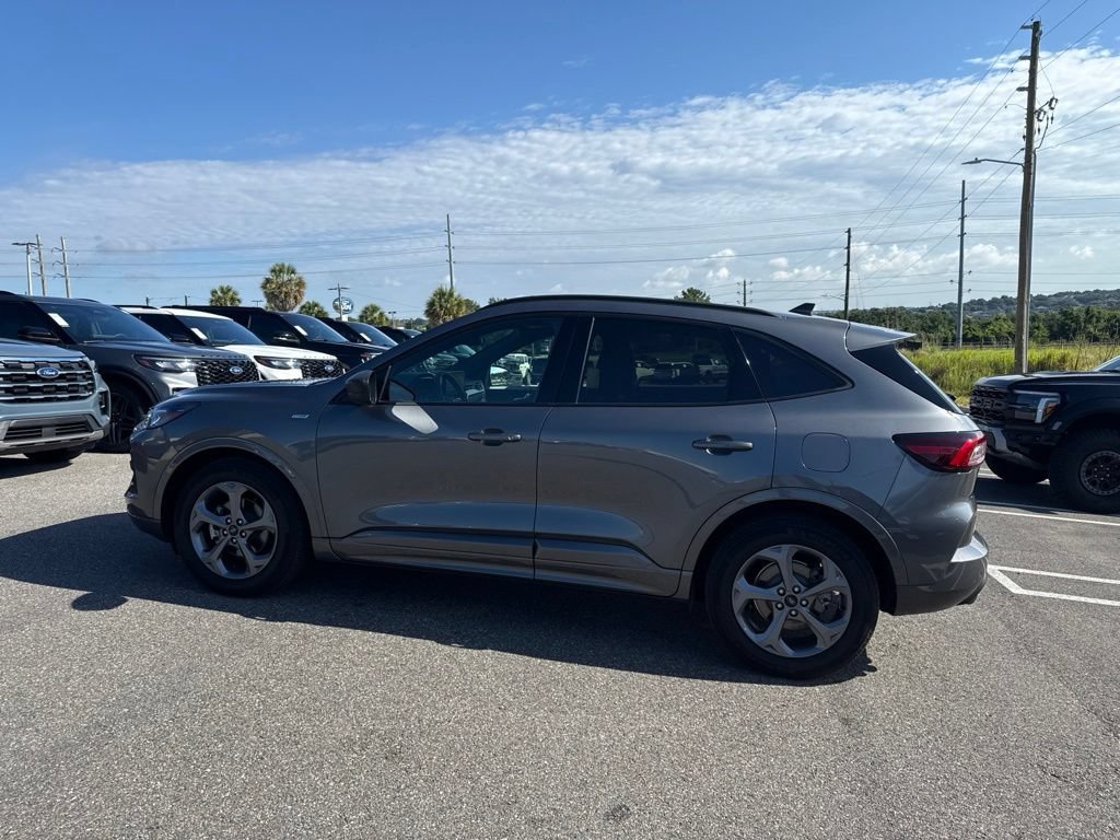 Used 2023 Ford Escape ST-Line w/ Tech Pack #1 FWD image 4