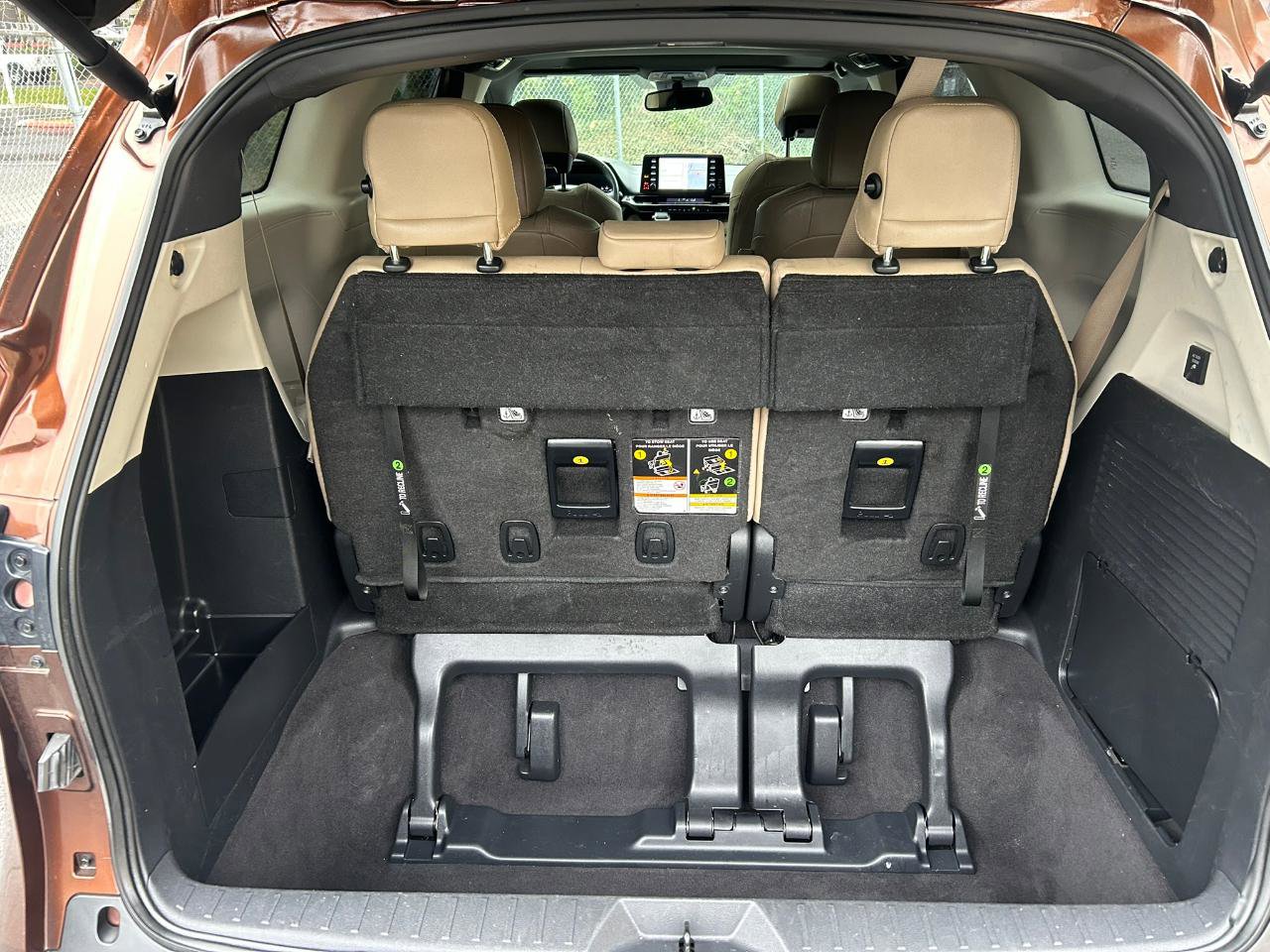 Used 2023 Toyota Sienna XLE w/ XLE Plus Package image 20