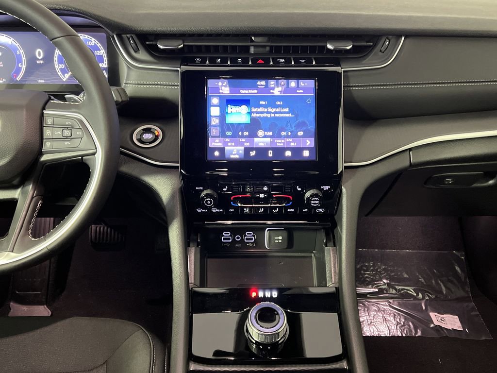 New 2025 Jeep Grand Cherokee Laredo image 27