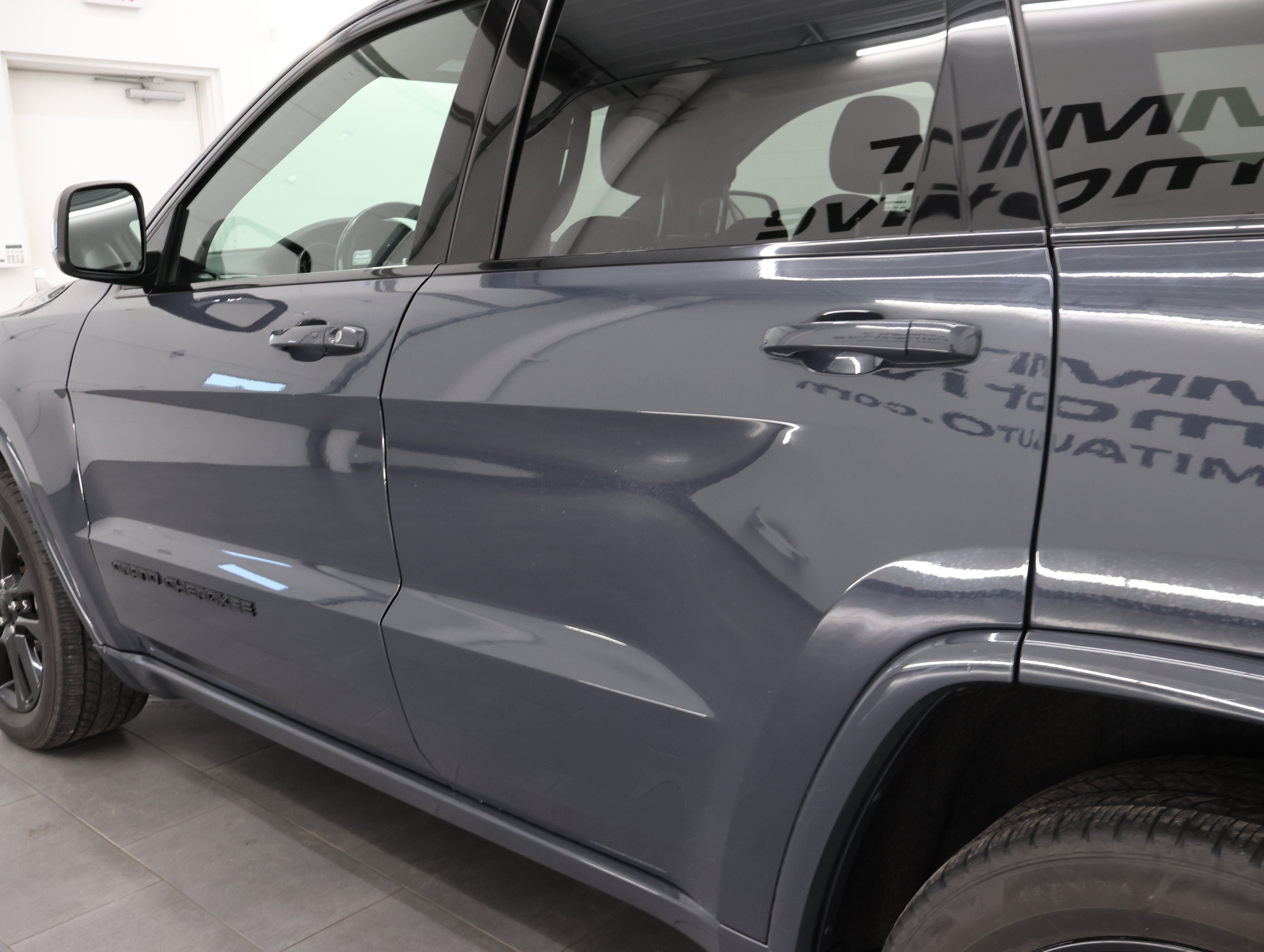 Used 2018 Jeep Grand Cherokee Altitude AWD/4WD image 32
