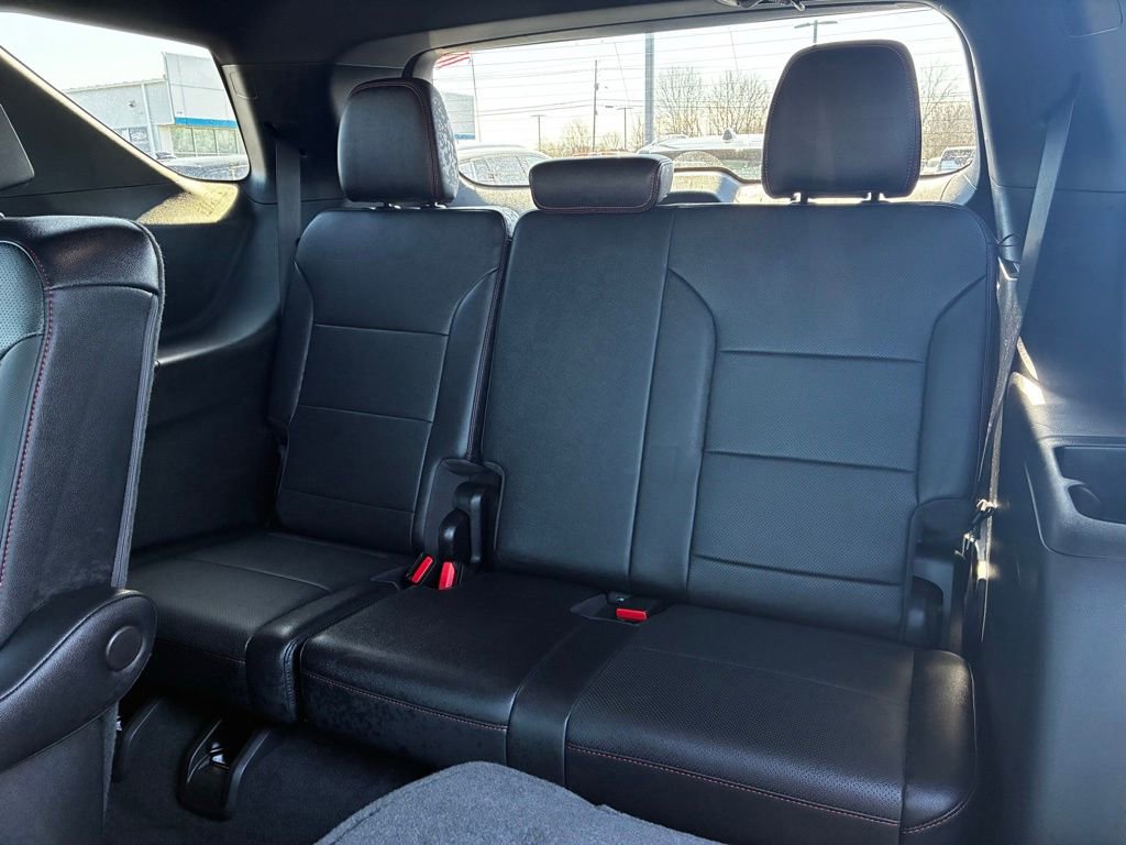Used 2025 Chevrolet Traverse Z71 image 36