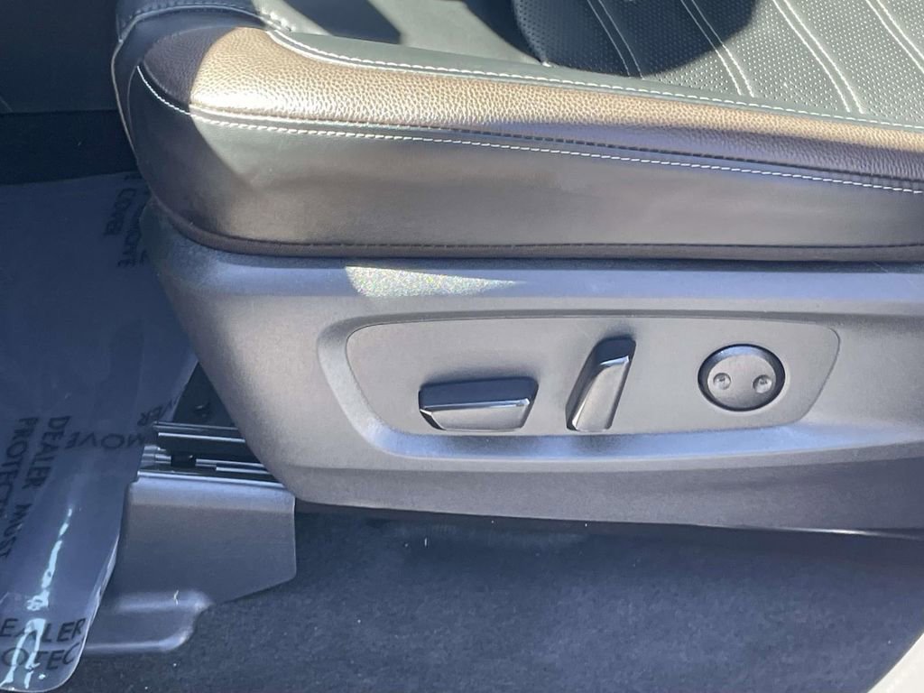 Used 2025 Nissan Pathfinder Platinum w/ Cargo Package AWD/4WD image 19
