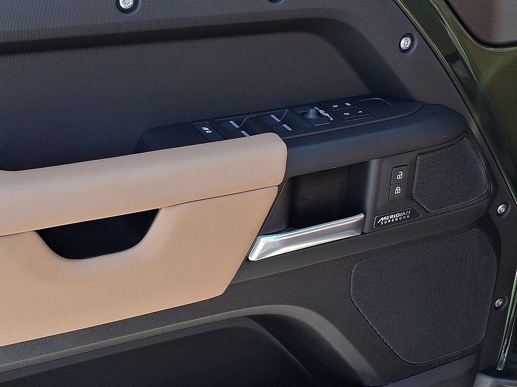 New 2026 Land Rover Defender 110 X-Dynamic SE AWD/4WD image 8