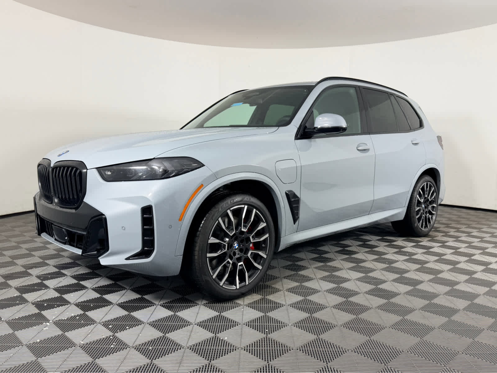 New 2026 BMW X5 xDrive50e w/ M Sport Package AWD/4WD image 6