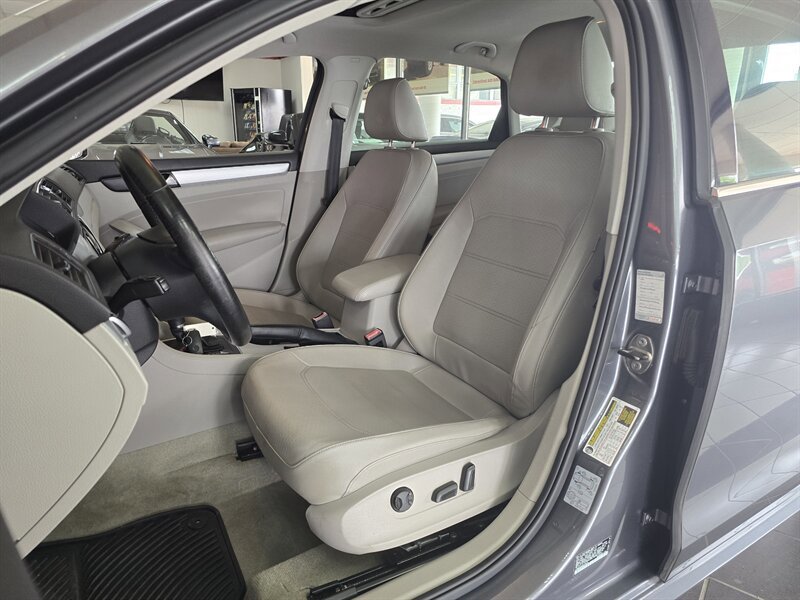 Used 2013 Volkswagen Passat TDI SE FWD image 9