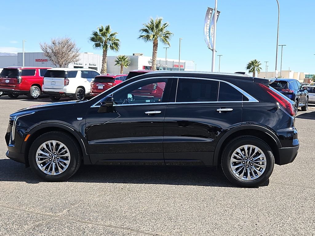 Used 2025 Cadillac XT4 Premium Luxury image 2
