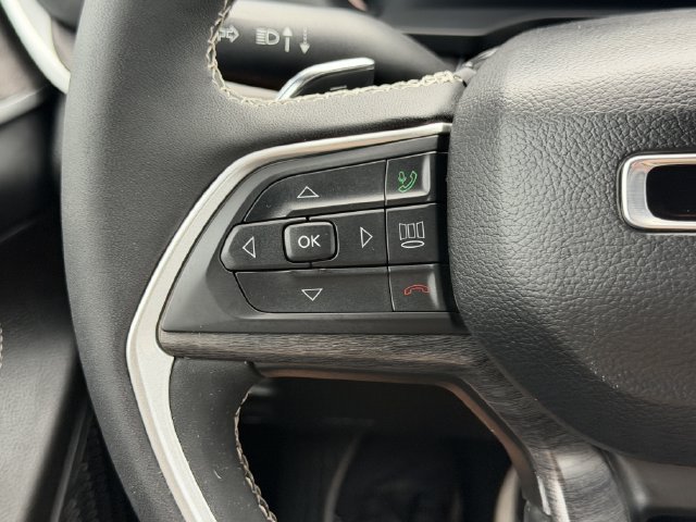 Used 2024 Jeep Grand Cherokee Limited w/ Black Appearance Package AWD/4WD image 20