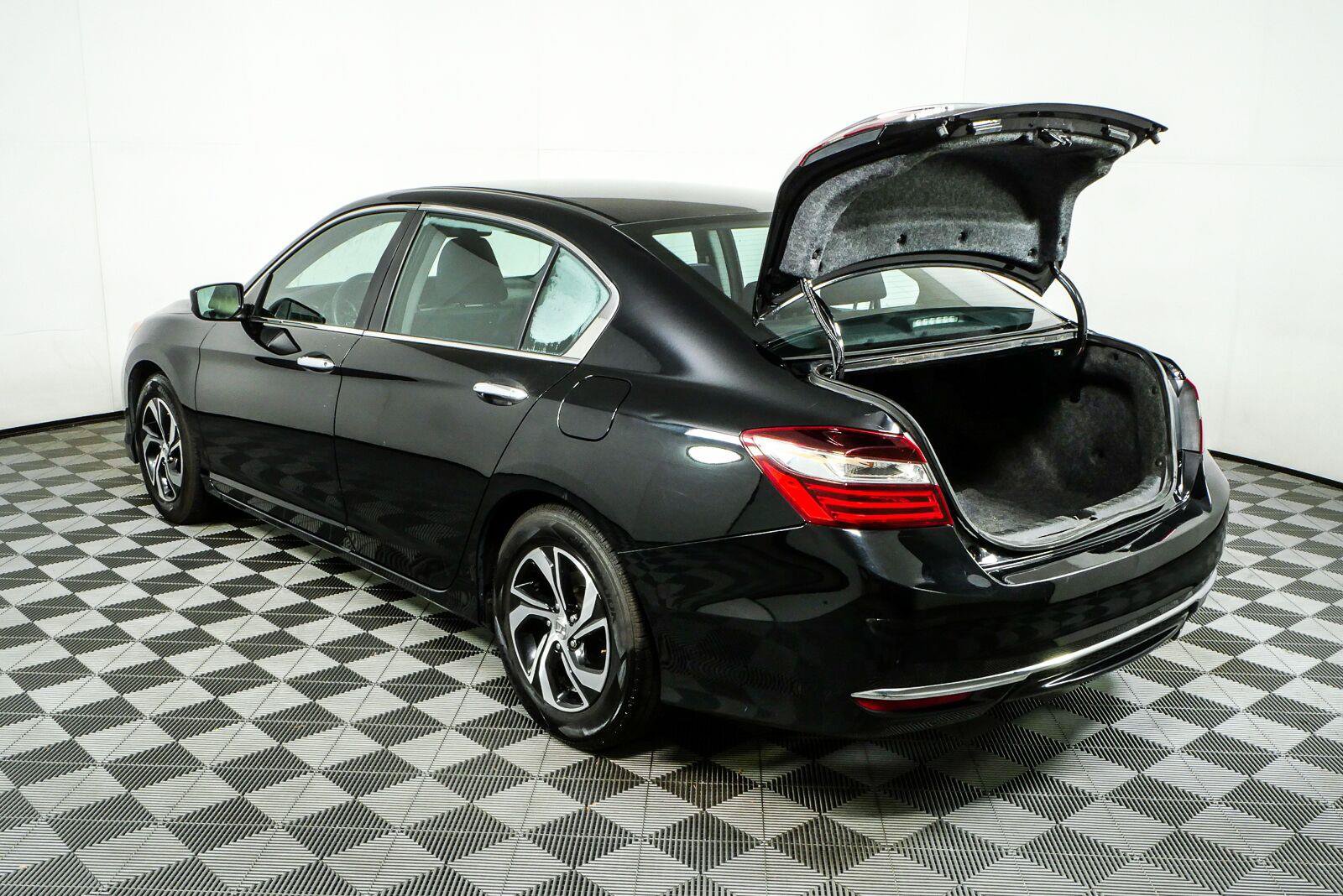 Used 2016 Honda Accord LX image 28