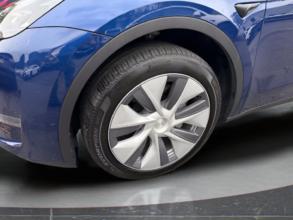 Used 2024 Tesla Model Y Long Range AWD/4WD image 9