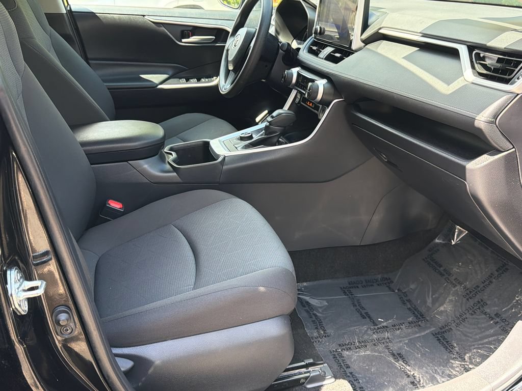 Used 2025 Toyota RAV4 XLE AWD/4WD image 11