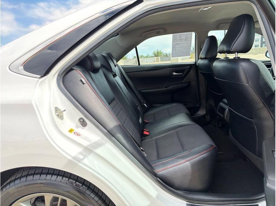 Used 2016 Toyota Camry SE FWD image 15