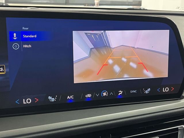 Used 2025 Chevrolet Traverse LT image 34