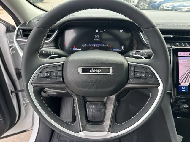 Used 2023 Jeep Grand Cherokee Limited AWD/4WD image 12