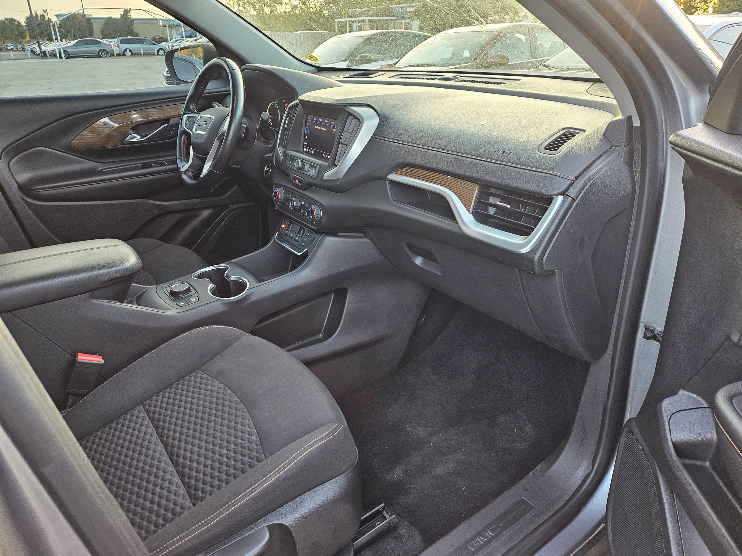 Used 2021 GMC Terrain SLE w/ Driver Convenience Package FWD image 5