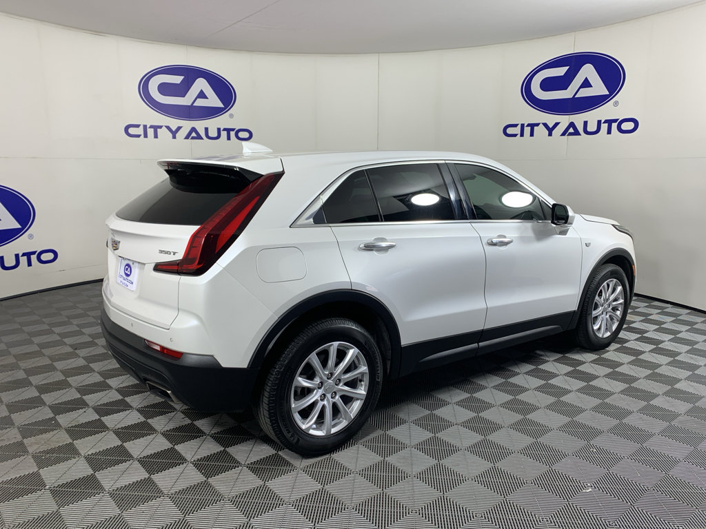 Used 2021 Cadillac XT4 Luxury w/ Cold Weather Package FWD image 3