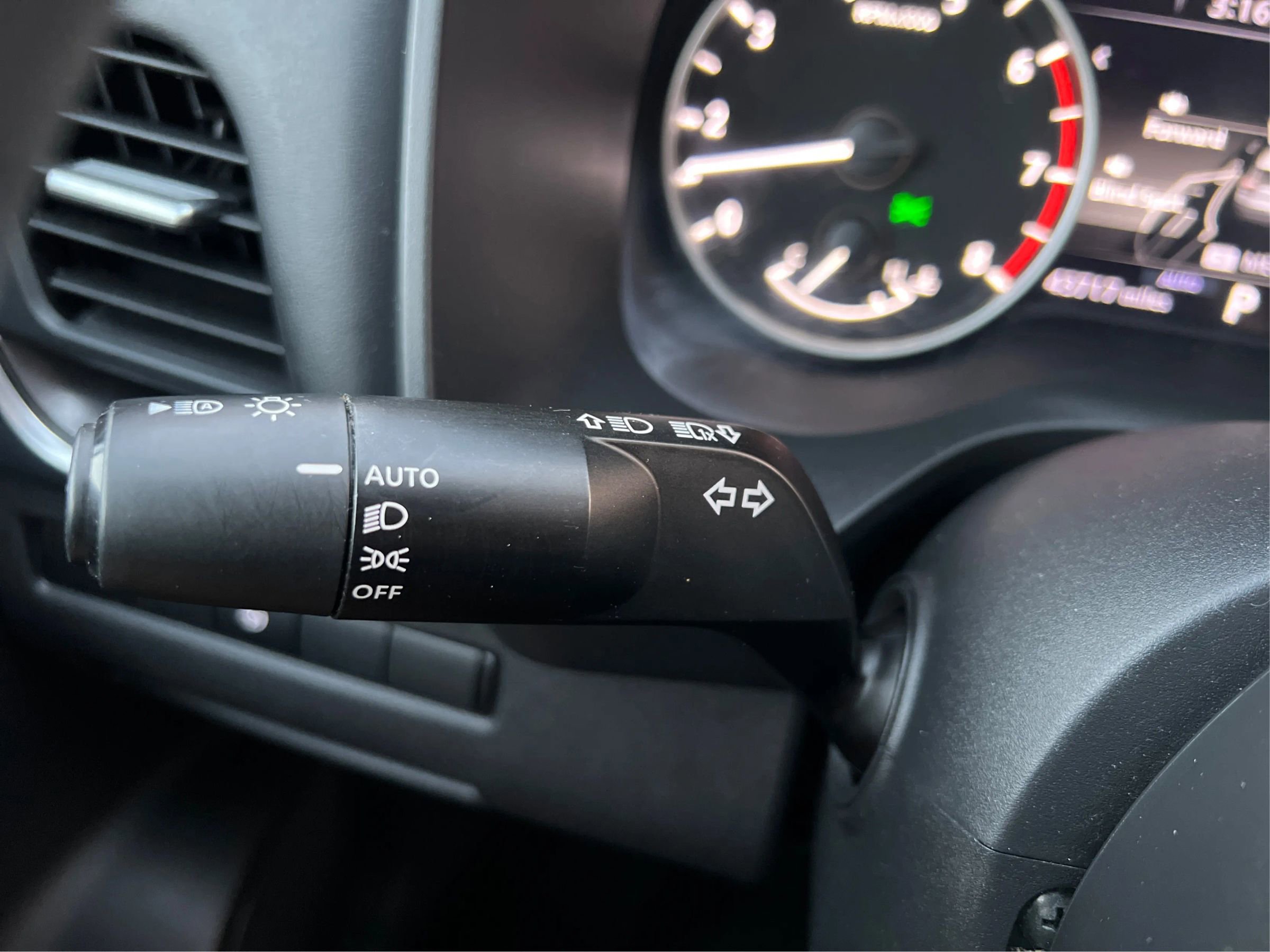 Used 2023 Nissan Rogue SV image 19