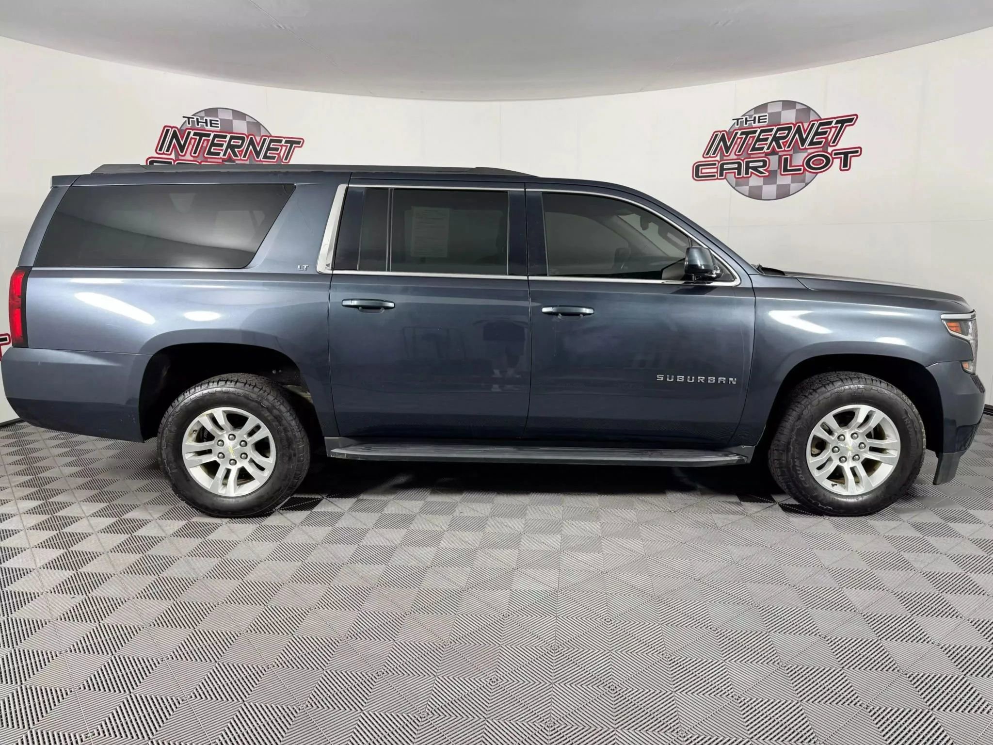 Used 2019 Chevrolet Suburban LT image 8
