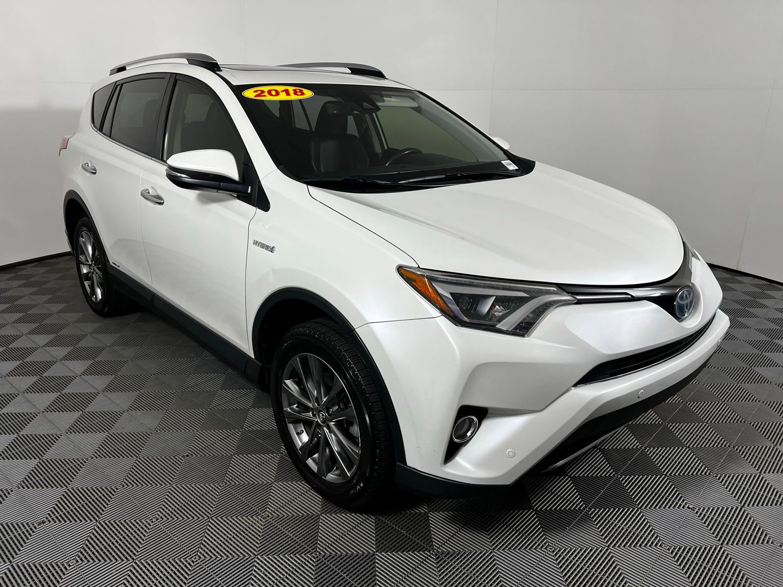 Used 2018 Toyota RAV4 Limited image 3