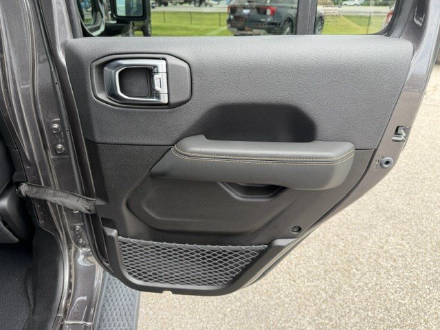 Used 2026 Jeep Wrangler Unlimited Sahara AWD/4WD image 33