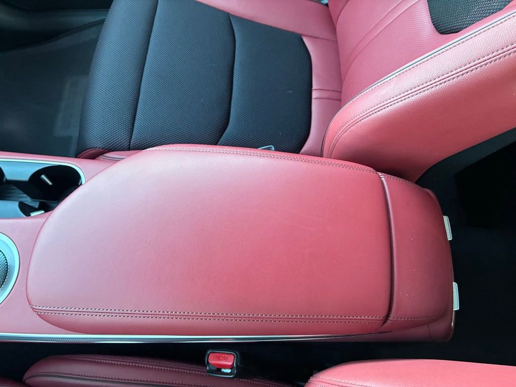 Used 2025 Genesis GV70 3.5T Sport image 37