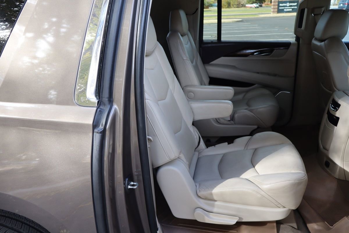 Used 2016 Cadillac Escalade ESV Premium image 23