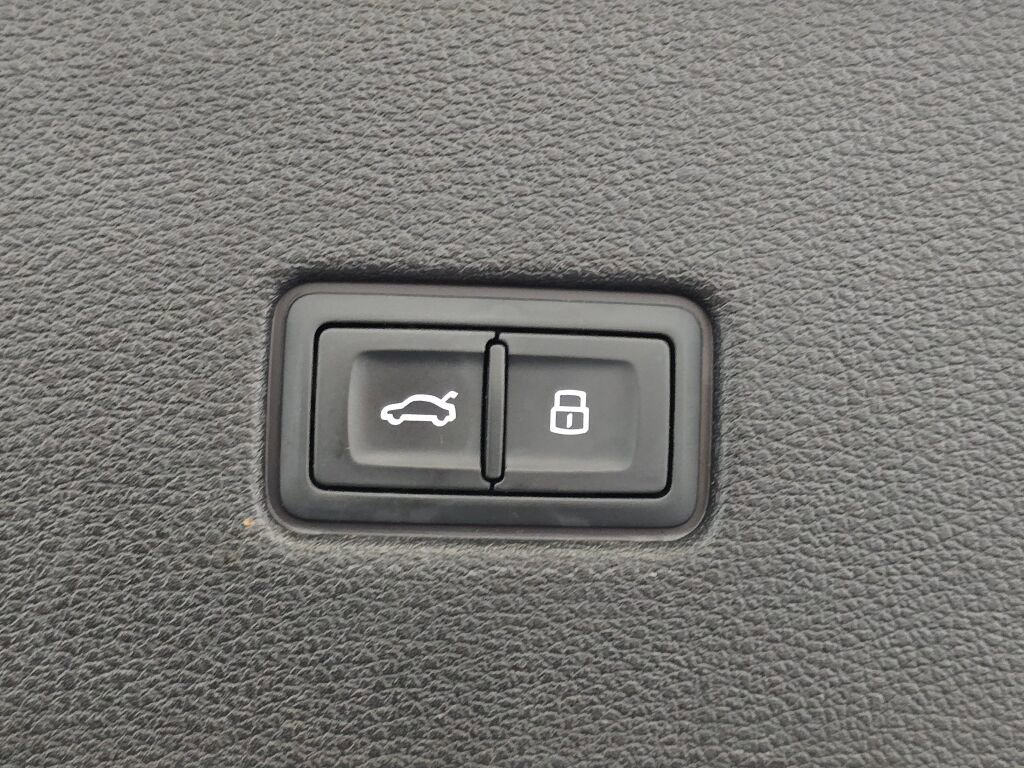 Used 2020 Audi Q8 Prestige image 23