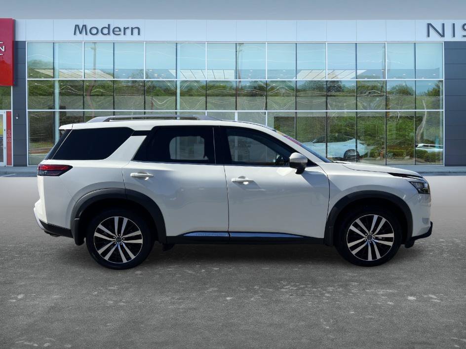 Certified 2024 Nissan Pathfinder Platinum w/ Cargo Package AWD/4WD image 4