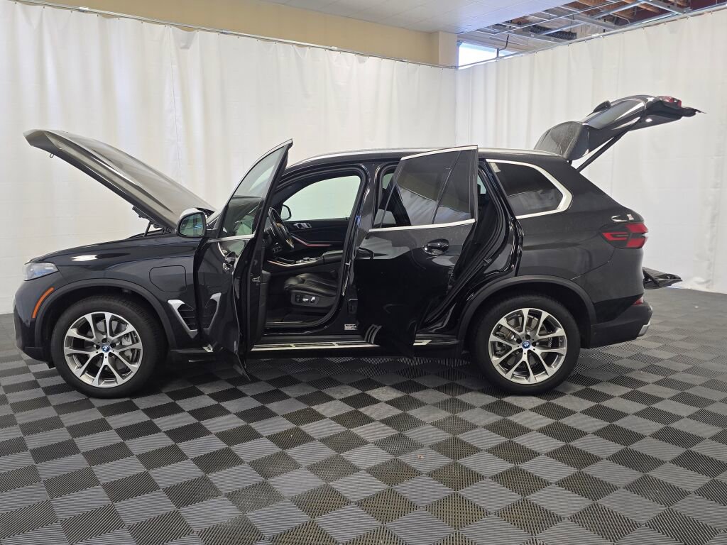 Used 2025 BMW X5 xDrive50e image 11