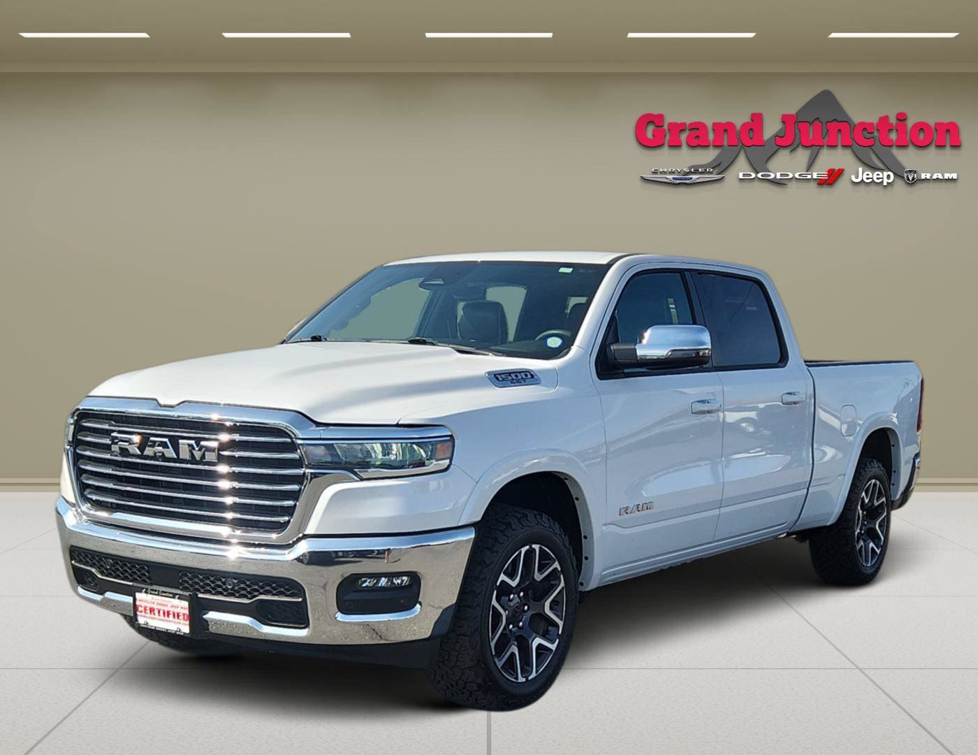 Used 2025 RAM 1500 Laramie AWD/4WD image 3