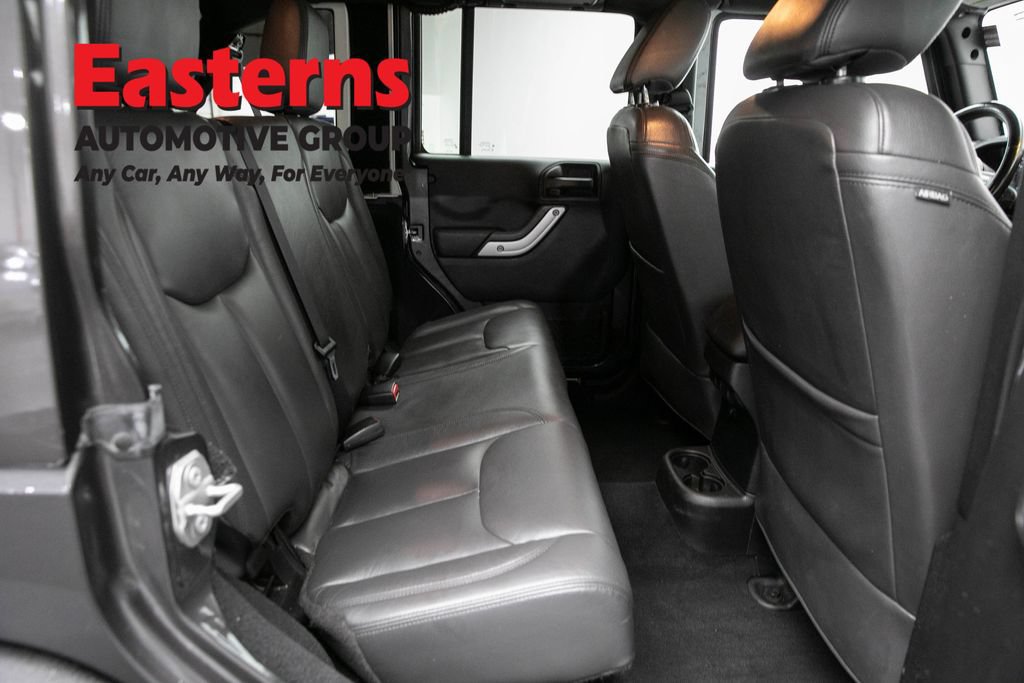 Used 2017 Jeep Wrangler Unlimited Sahara w/ Dual Top Group AWD/4WD image 23