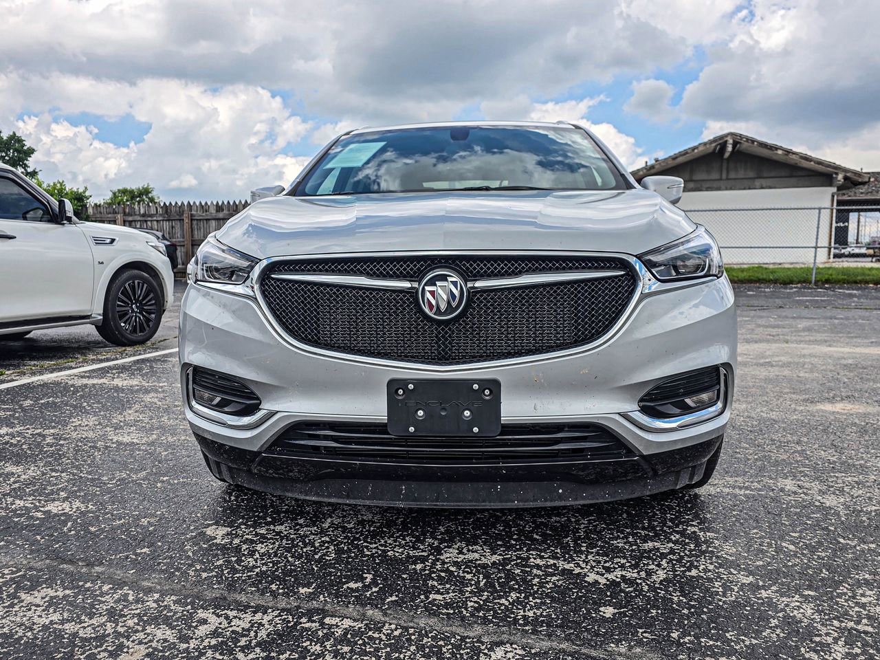Used 2021 Buick Enclave Essence w/ LPO, Luxury Package FWD image 2